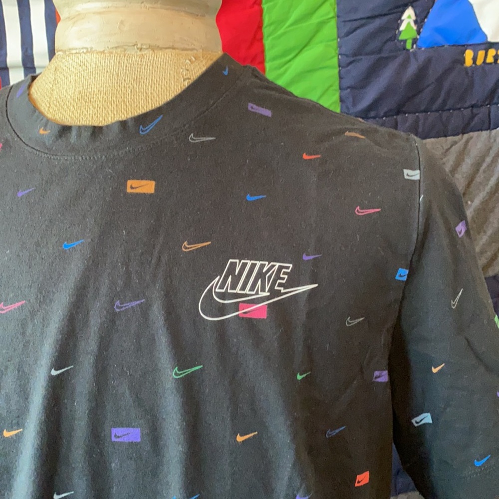 Nike - Picture 4 of 6